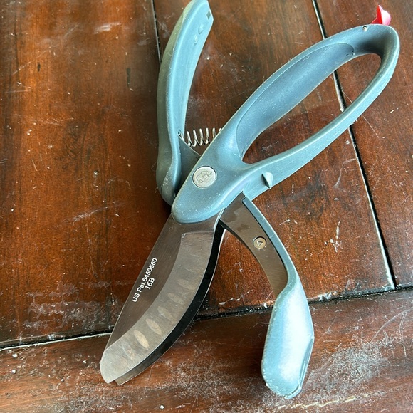 Pampered Chef Salad Chopper - Picture 3 of 6